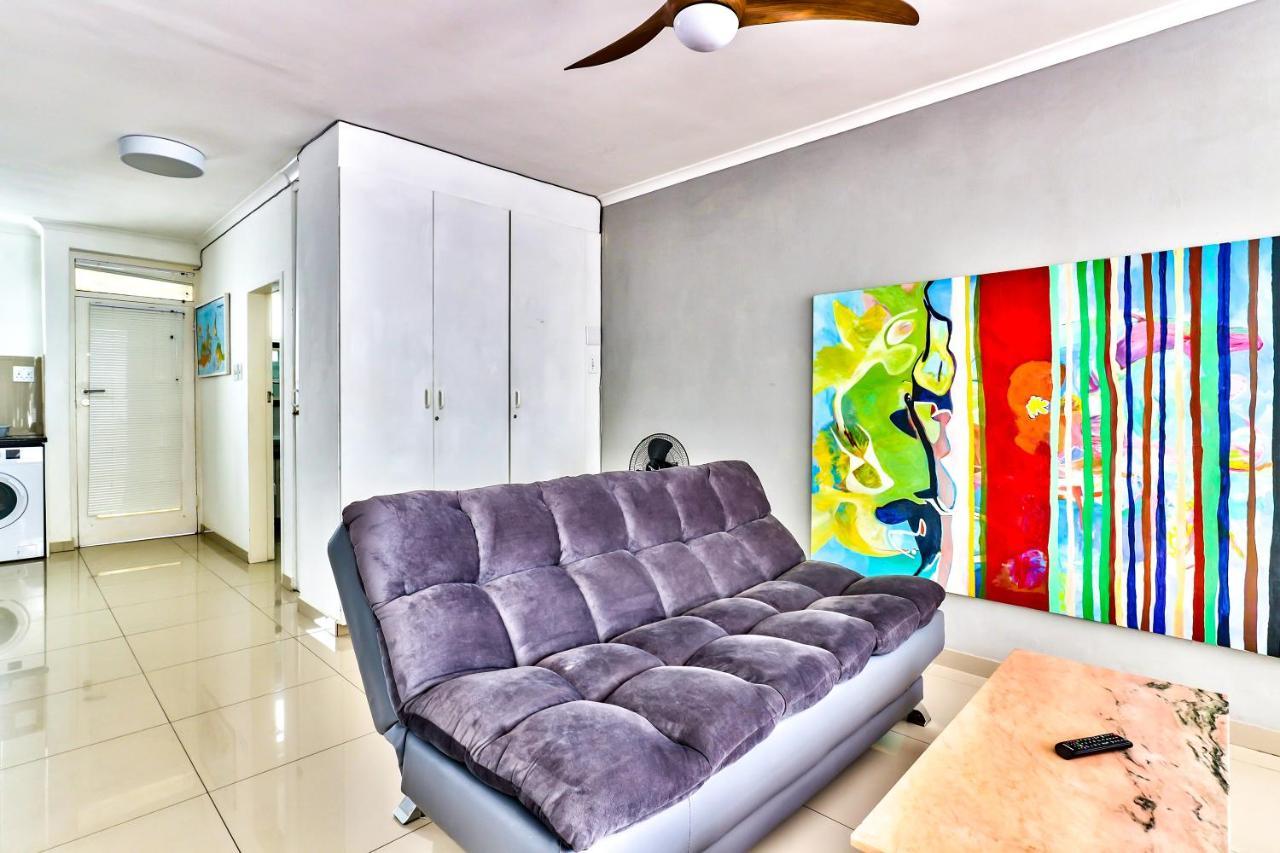 33 Blue Waters Apartment. Kaapstad
