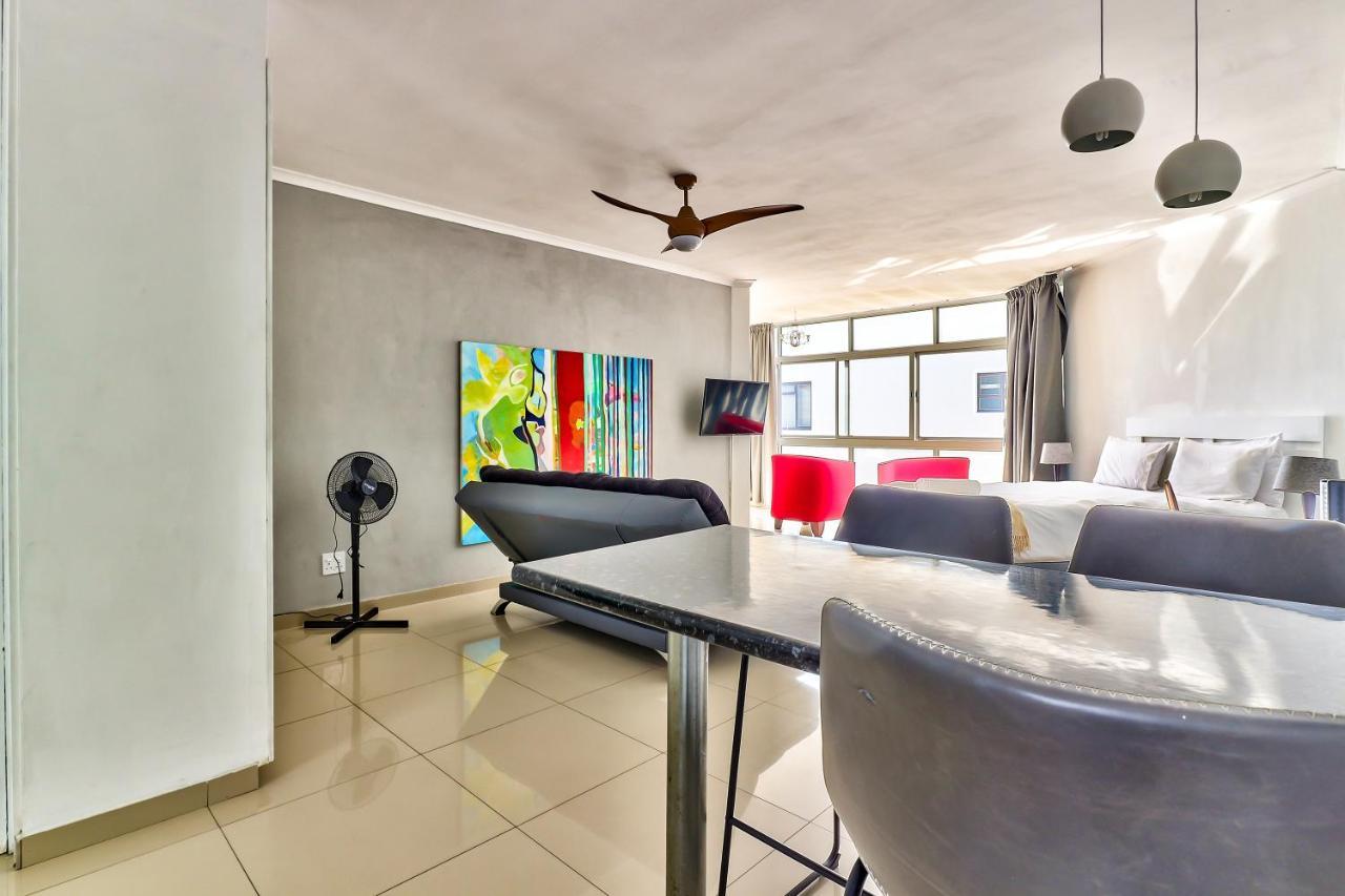 33 Blue Waters Apartment. * Kaapstad